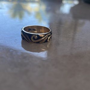 14k band with scroll design